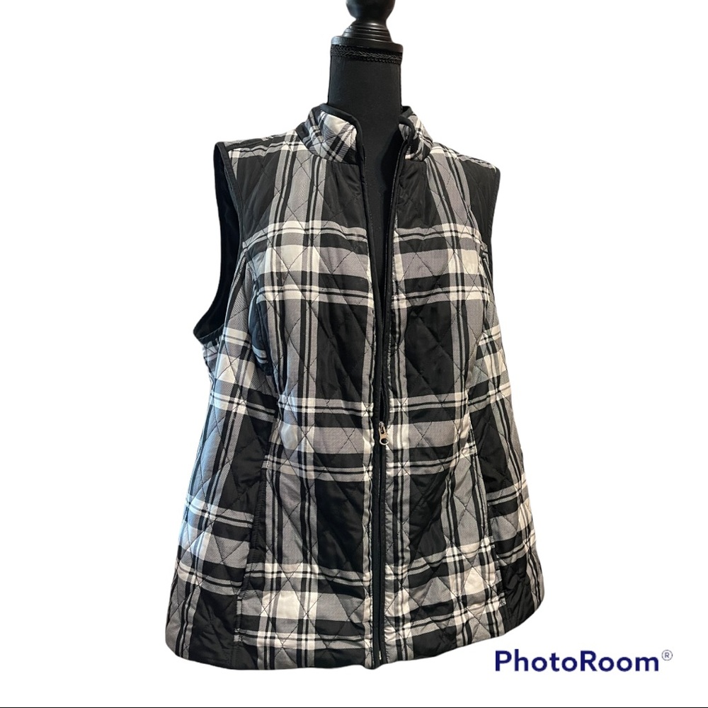 SOLD.   SOLDCroft & Barrow black and white vest - Picture 2 of 14